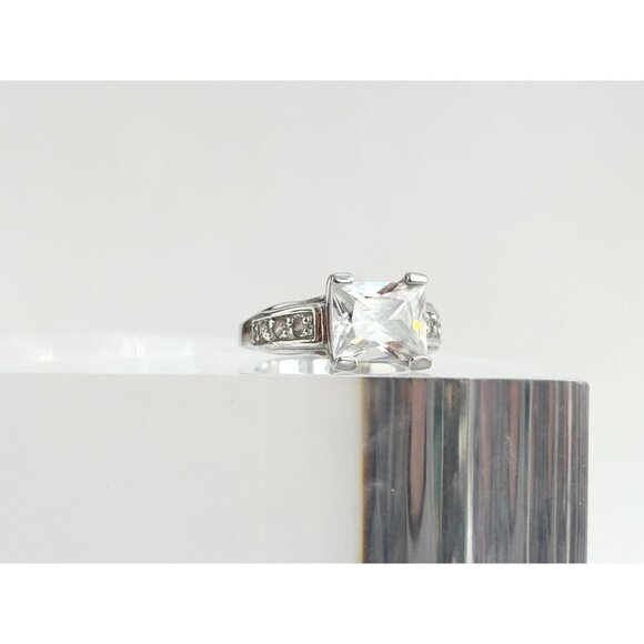 Sterling silver Emerald Cut Cubic Zirconia Gemstone Vintage Cocktail Ring - sz 8 - Picture 2 of 10